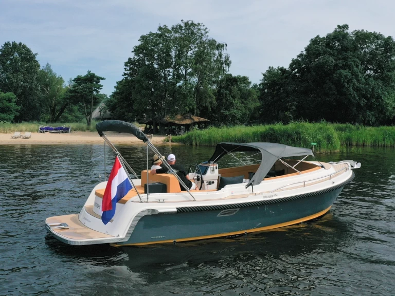 Motorboat to hire Port de Pollença at the best price