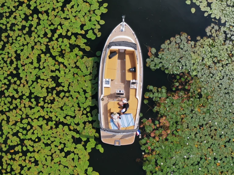 Hire Motorboat Interboat with a boat licence