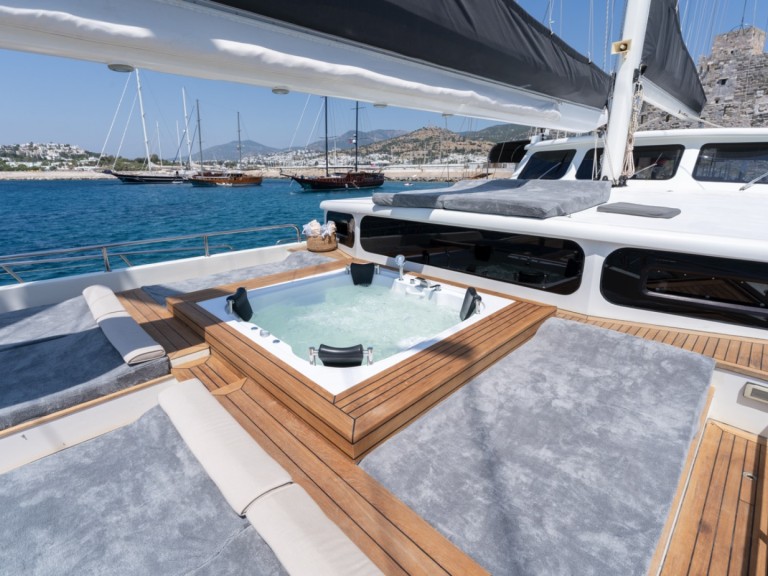 Hire a  LUCKY YOU MOTORSAILOR Bodrum