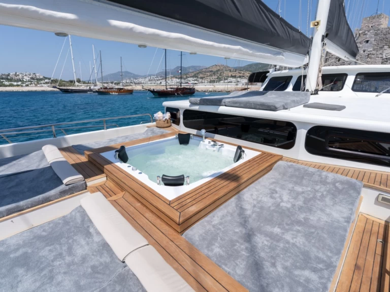 Hire a  LUCKY YOU MOTORSAILOR Bodrum