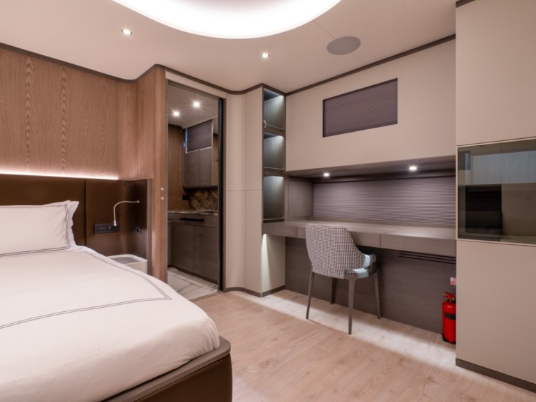 Sailboat to hire Alimos at the best price