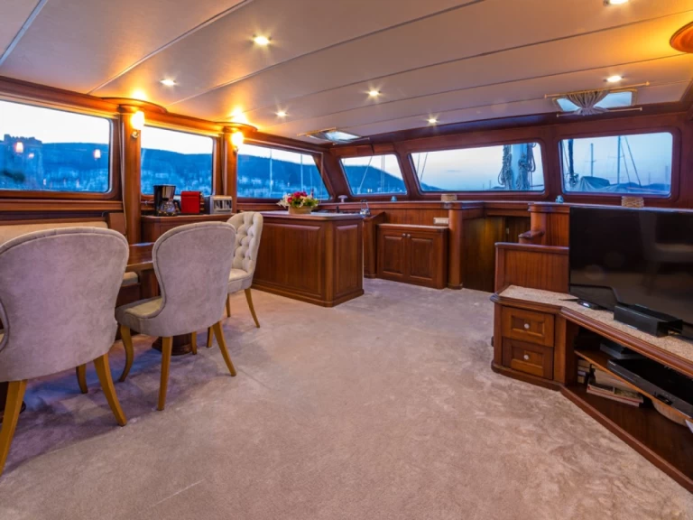 Hire Sailboat  with a boat licence