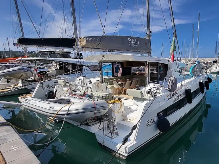 Catamaran to hire Procida at the best price