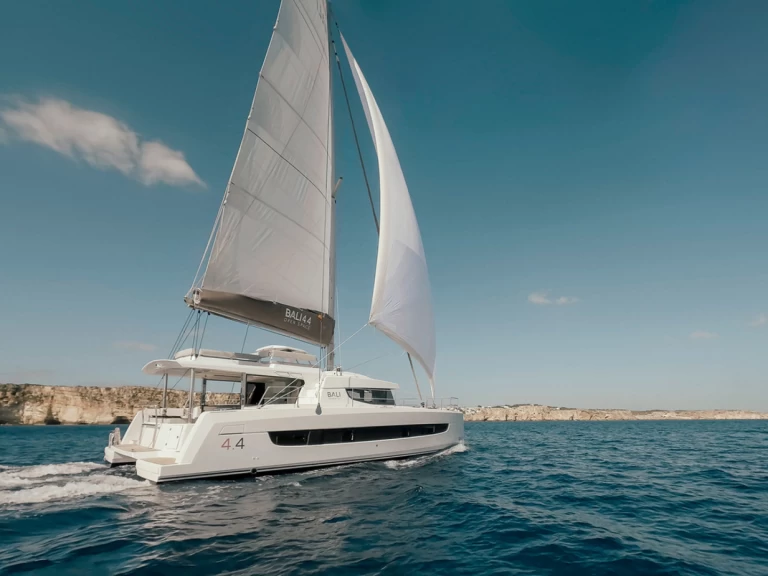 Yacht hire Sant Antoni de Portmany cheap Bali 4.4