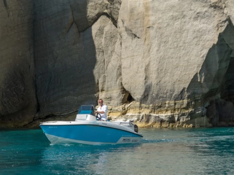 Motorboat to hire Agía Kiriakí at the best price