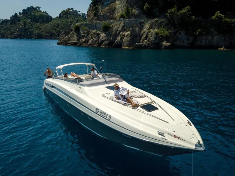 Charter a cherokee Cherokee 51 in Portofino on Samboat
