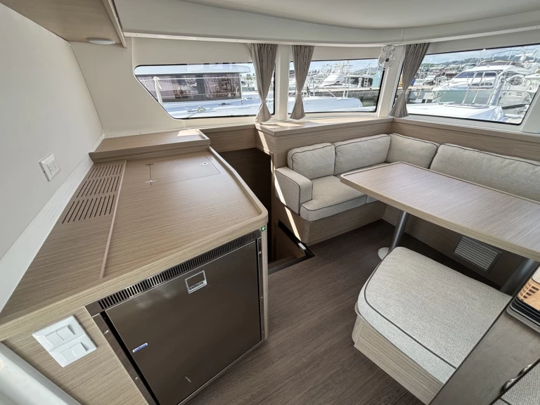 Hire Catamaran Lagoon with a boat licence