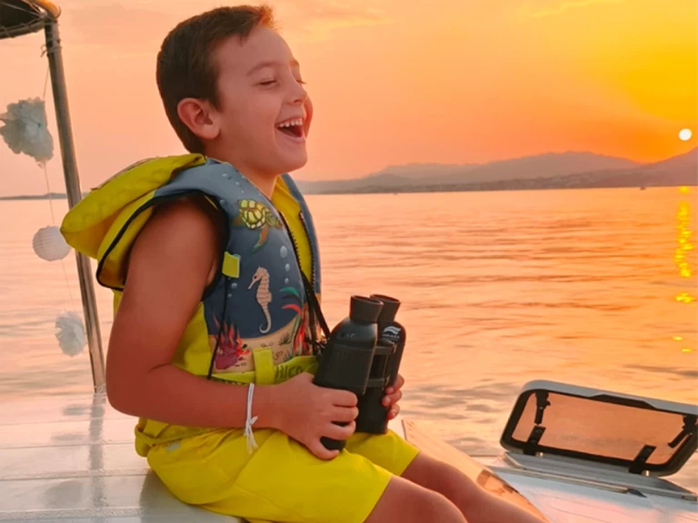 Charter a Naviplane 710 in Benalmádena on Samboat