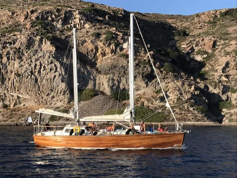 Georg Nissen Nissen 42 charter bareboat or skippered in  Mílos