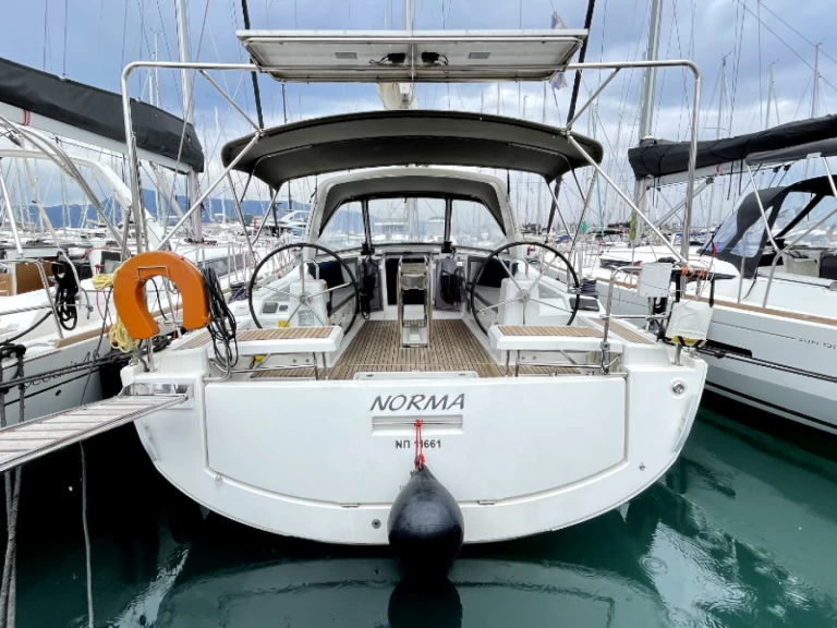 Yacht charter Alimos - Bénéteau Oceanis 41.1 on SamBoat