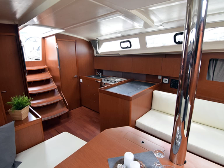 Yacht hire Alimos cheap Oceanis 41.1