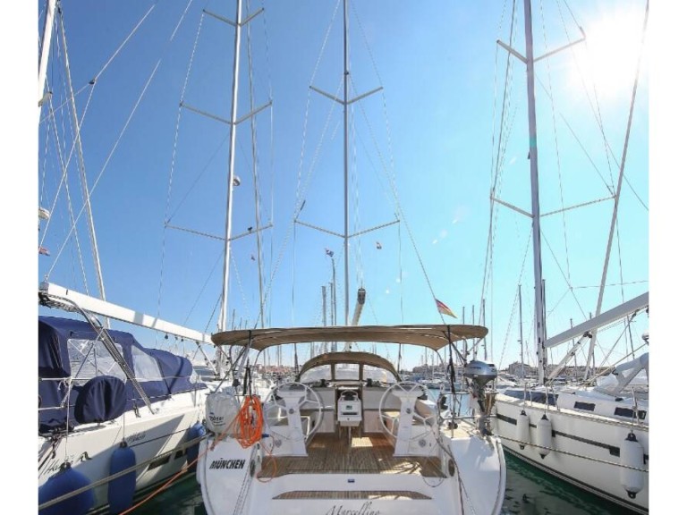 Sailboat hire in Castellammare di Stabia - Bavaria Cruiser 51