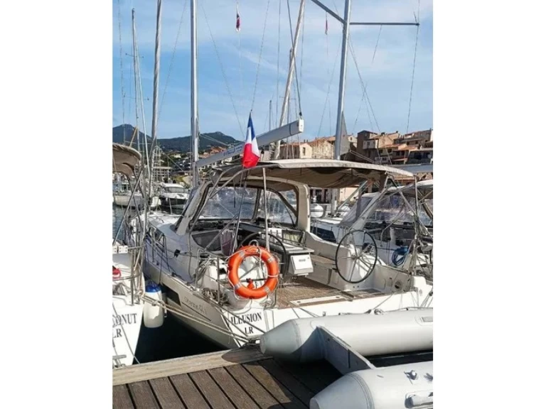 Charter a Bénéteau Oceanis 41.1 in Gouvia on Samboat