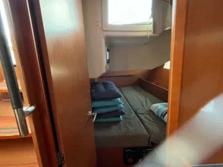 Hire Sailboat Bénéteau with a boat licence