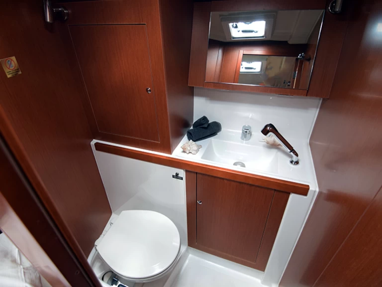 Hire Sailboat with or without skipper Bénéteau Alimos