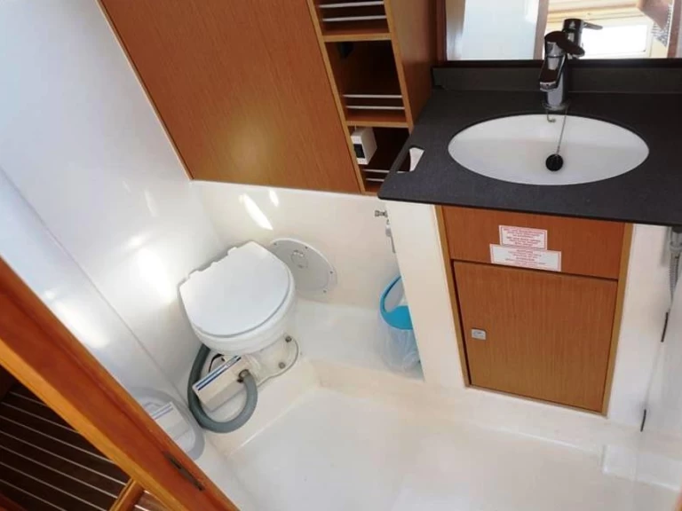 Yacht charter Alimos - Bavaria Cruiser 41 on SamBoat