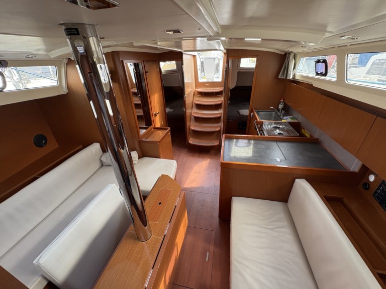 Yacht charter San Miguel De Abona - Bénéteau Oceanis 41.1 on SamBoat