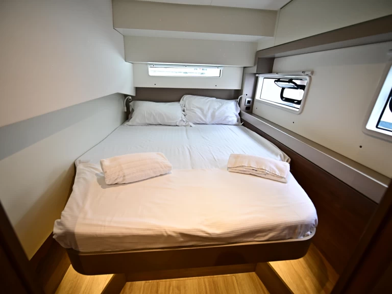 Charter a Bali Bali 4.2 in Furnari on Samboat