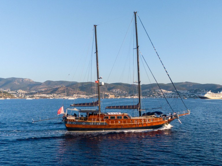 Hire Sailboat Custom Made with a boat licence