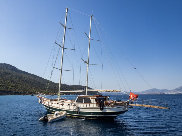 Hire Sailboat Custom Made with a boat licence