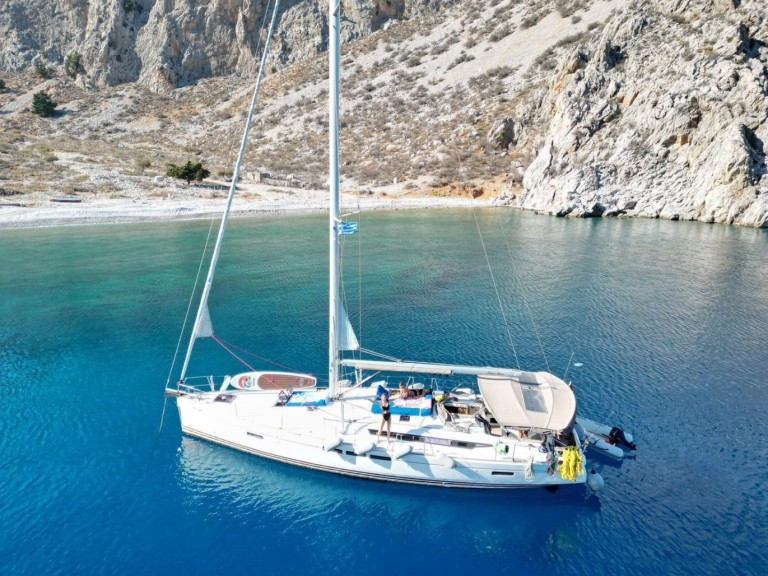 Hire Sailboat Jeanneau with a boat licence