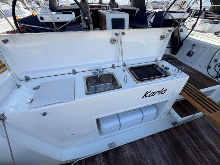 Yacht charter Split - Dufour Dufour 430 on SamBoat