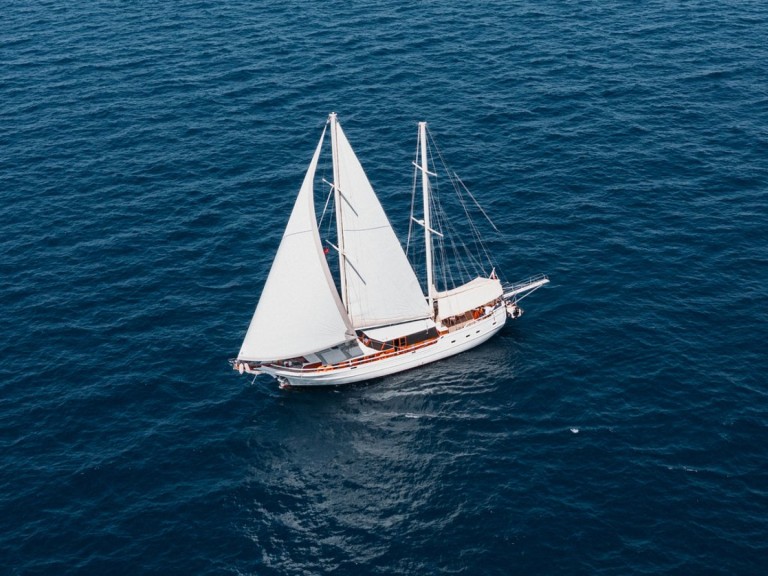 Hire Sailboat Custom Made with a boat licence