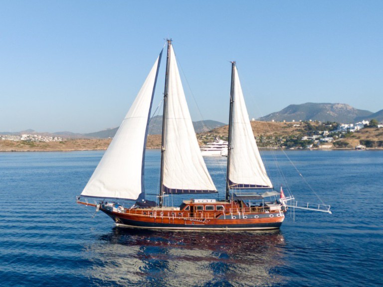 Yacht charter Lávrio - Custom Made Capricorn 1 on SamBoat