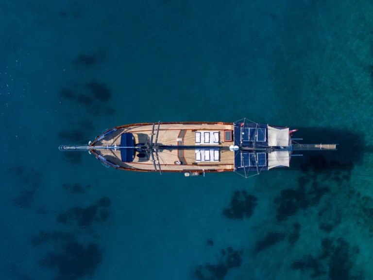 Yacht hire Lávrio cheap Capricorn 1