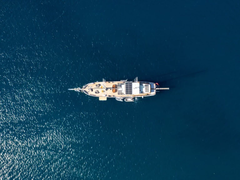 Hire Sailboat Custom Made with a boat licence