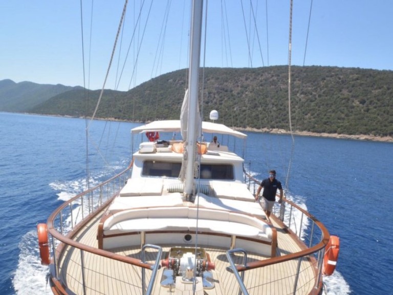 Hire Sailboat Custom Made with a boat licence