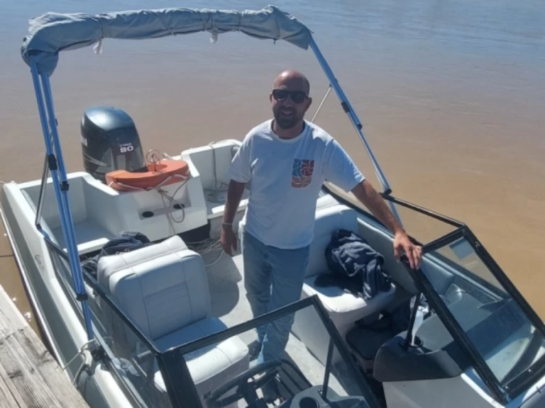 Motorboat to hire Bordeaux at the best price