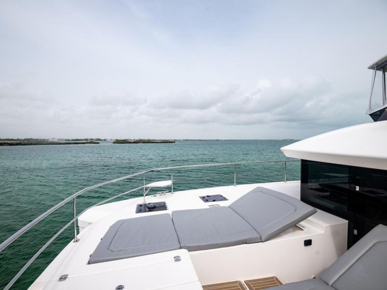 Catamaran hire in Tortola - Leopard 53 Motor Yacht