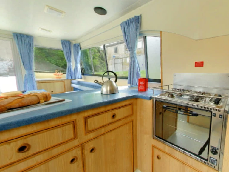 Motorboat hire in Castelnaudary - Le Boat Salsa B