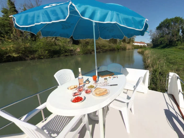 Motorboat hire in Branges - Le Boat Continentale