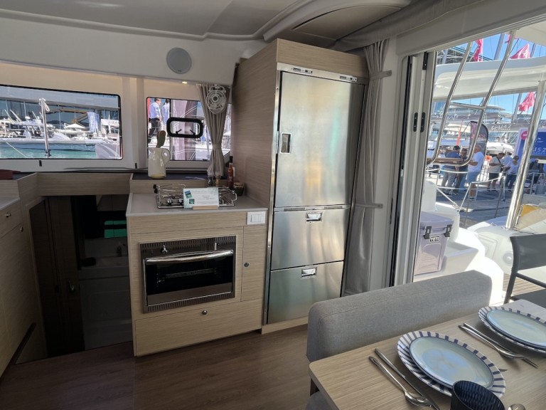 Hire a Lagoon Lagoon 38 Lefkáda