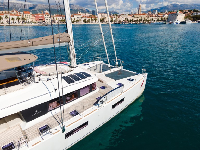 Yacht charter Split - Lagoon Lagoon 620 on SamBoat