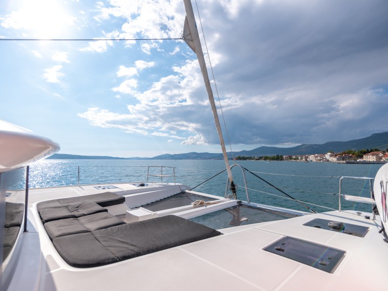 Hire Catamaran Lagoon with a boat licence