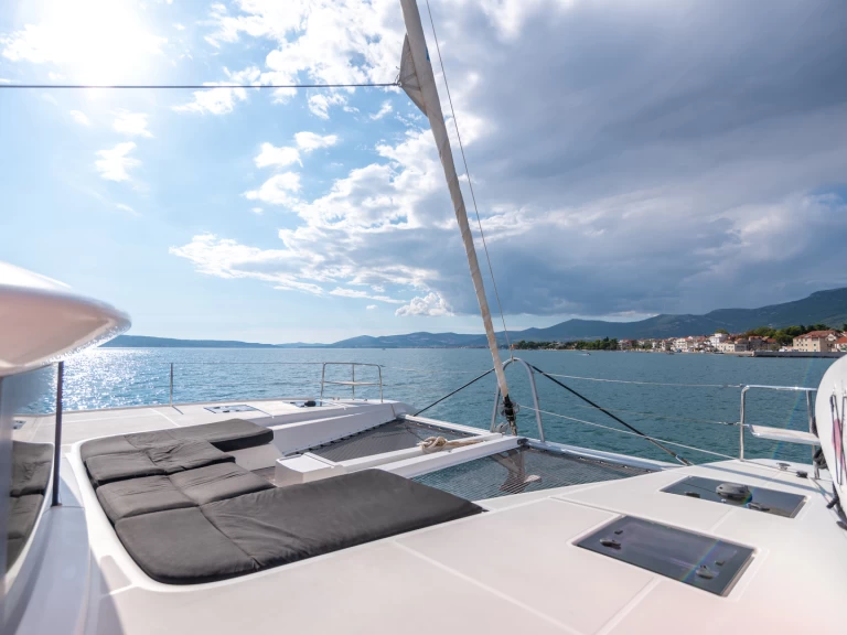 Hire Catamaran Lagoon with a boat licence