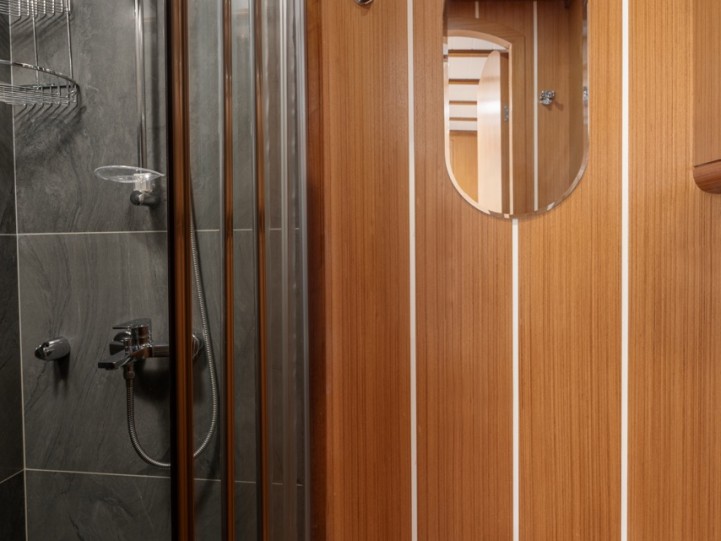 Hire Sailboat  with a boat licence