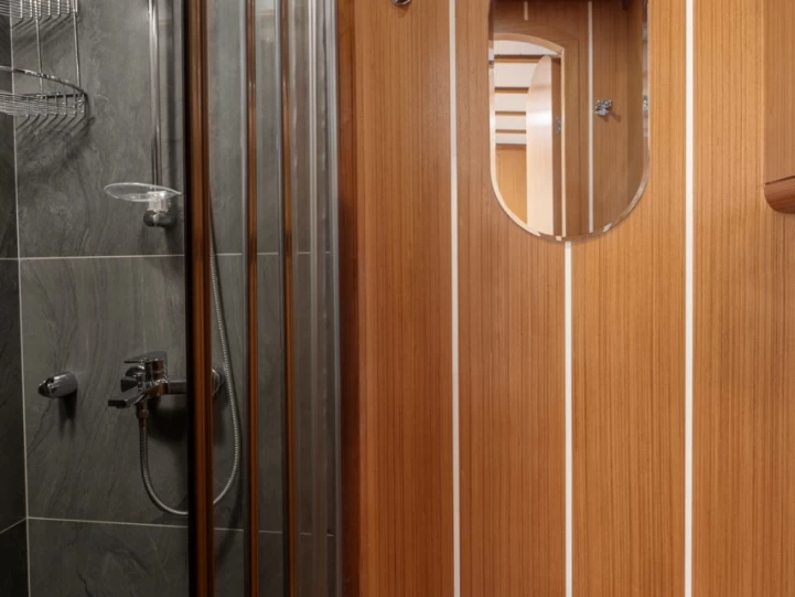 Hire Sailboat  with a boat licence