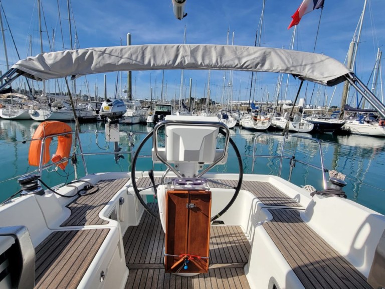 Yacht charter Saint-Quay-Portrieux - Bénéteau Oceanis 31 Dl on SamBoat