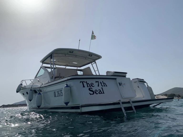 Hire Motorboat Tiara with a boat licence