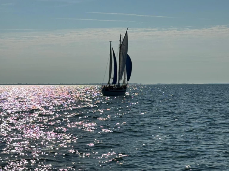 Sailboat to hire La Rochelle at the best price
