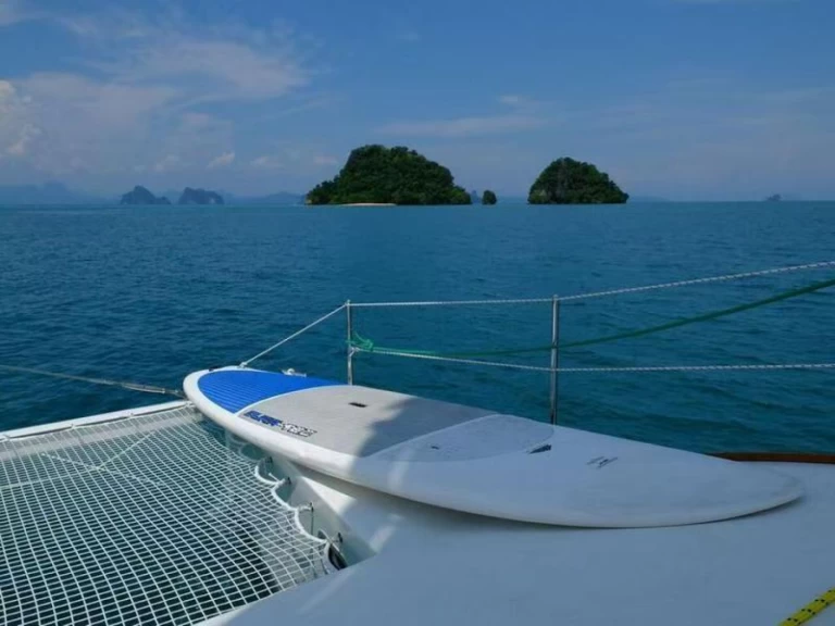 Hire Catamaran Catathai with a boat licence