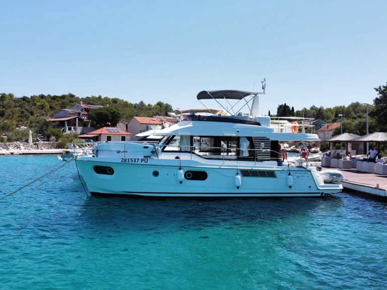 Luxury Yacht hire in Biograd na Moru - Bénéteau Swift Trawler 41 Fly