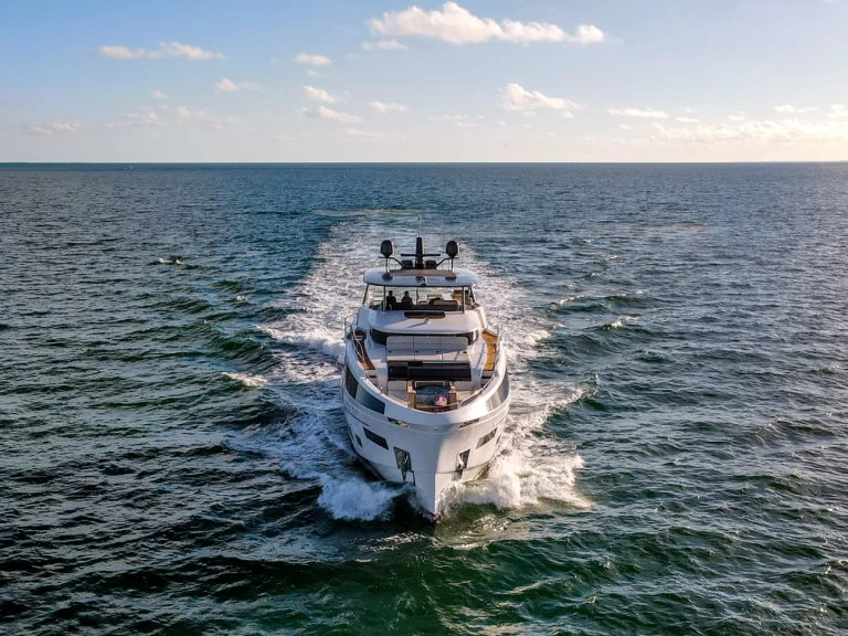 Yacht hire Miami Beach cheap Sirena 88