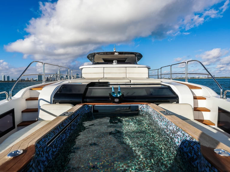 Hire Luxury Yacht with or without skipper Sirena Miami Beach