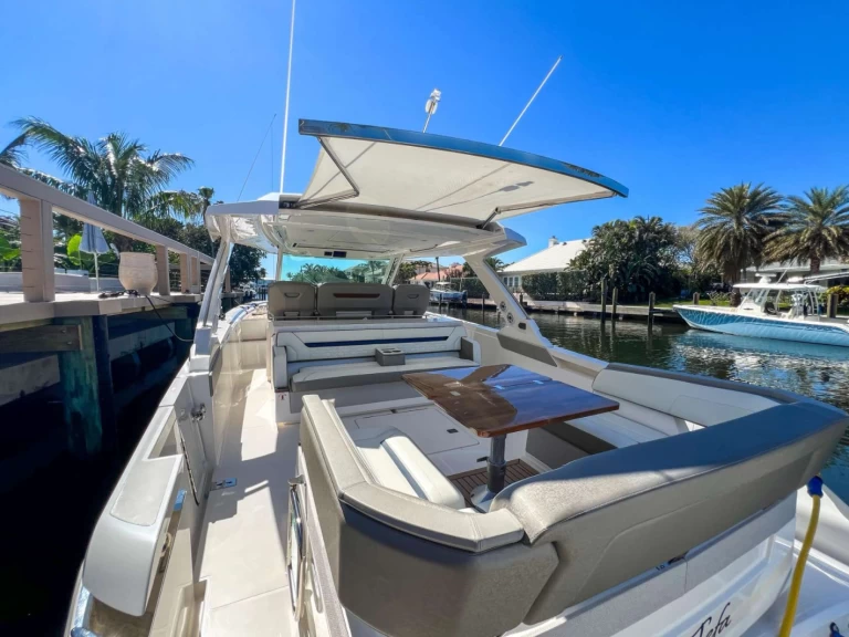 Hire Luxury Yacht with or without skipper Tiara Palm Beach