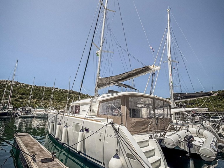 Hire Catamaran with or without skipper Lagoon Primošten